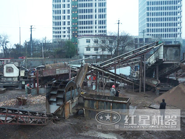 建筑垃圾破碎機處理現場