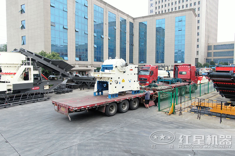 粗破顎破機固定裝車發貨中